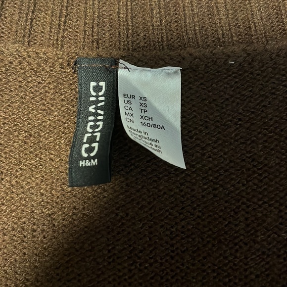 Cropped Brown V-neck Sweater - Picture 2 of 5